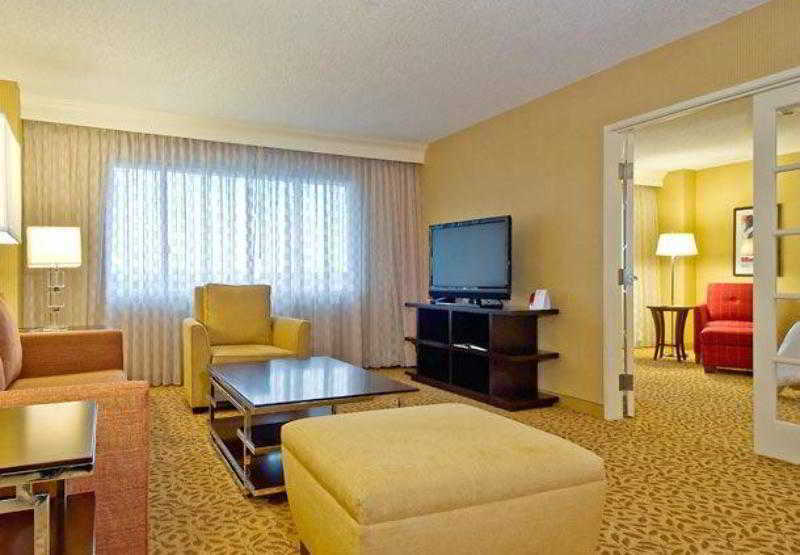 Bakersfield Marriott At The Convention Center Hotel Room photo